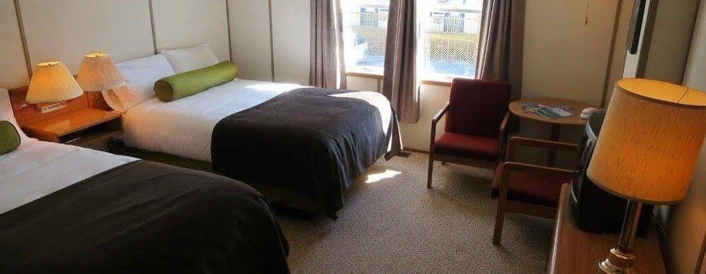 דוסון סיטי Triple J Hotel מראה חיצוני תמונה